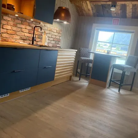 Rostad Retro Rorbuer Tatil Evi Reine