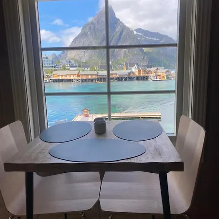 Rostad Retro Rorbuer Tatil Evi Reine