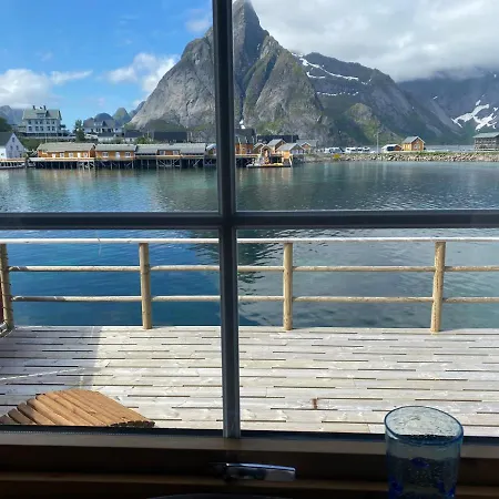 Rostad Retro Rorbuer Reine