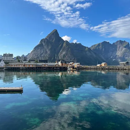 Rostad Retro Rorbuer * Reine