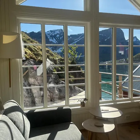 Rostad Retro Rorbuer Reine