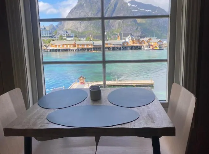 Rostad Retro Rorbuer Tatil Evi Reine