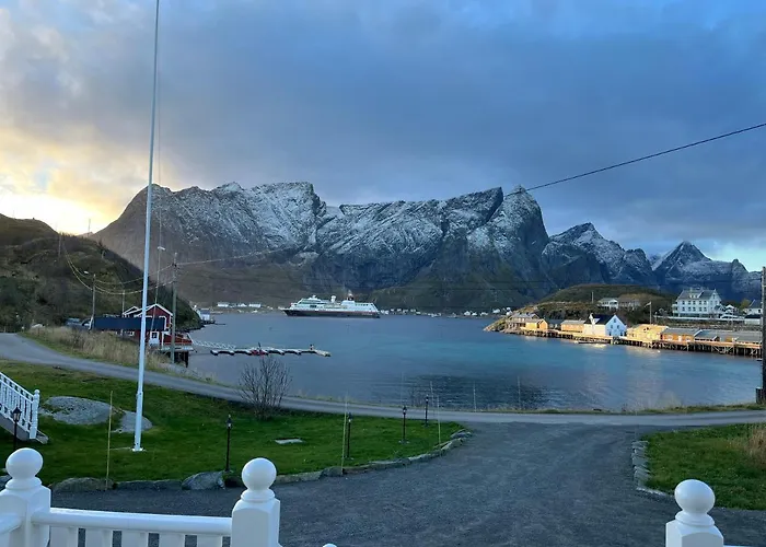 Rostad Retro Rorbuer Reine