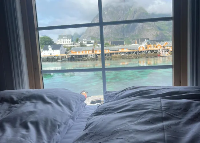 Rostad Retro Rorbuer Tatil Evi Reine