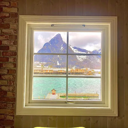 Rostad Retro Rorbuer * Reine