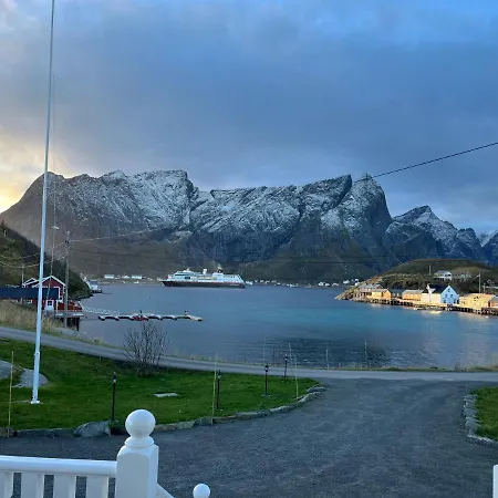 Rostad Retro Rorbuer Reine