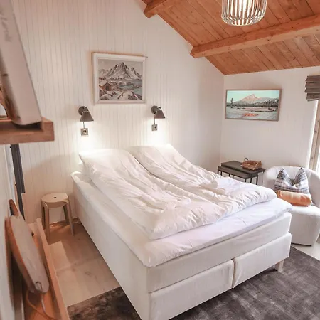 Rostad Retro Rorbuer Tatil Evi Reine